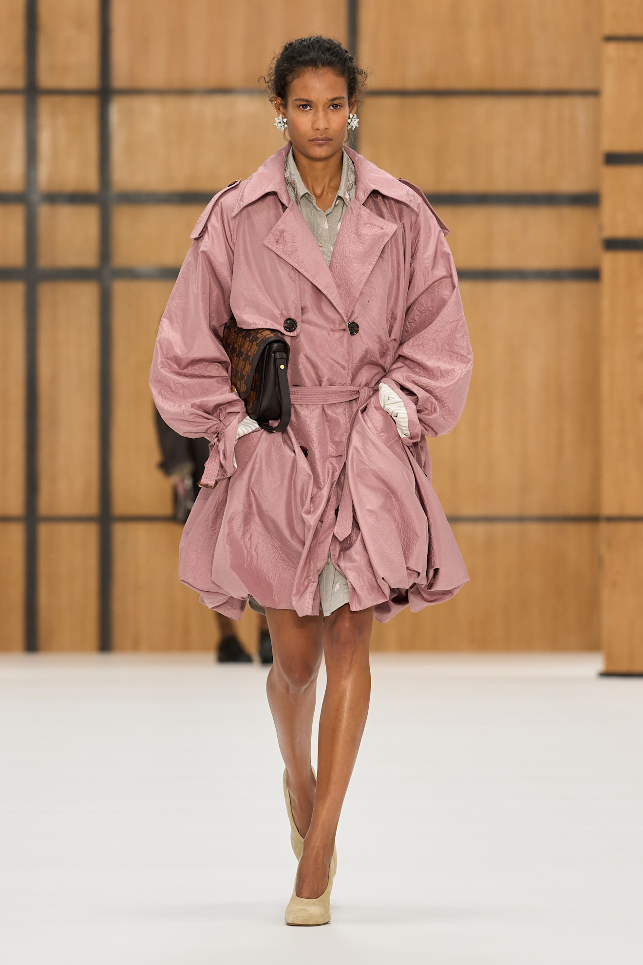 Burberry Spring/Summer 2027 Review: Daniel Lee Does Florals For Spring
